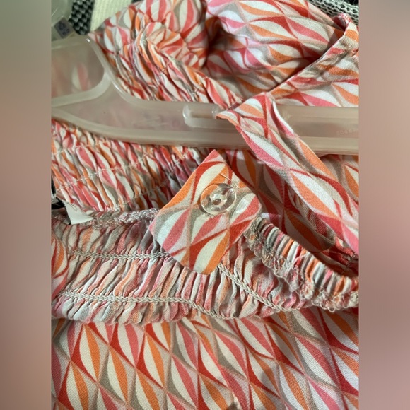 Adorable Dress - Cute Design with Buttons & Pockets - Picture 5 of 6